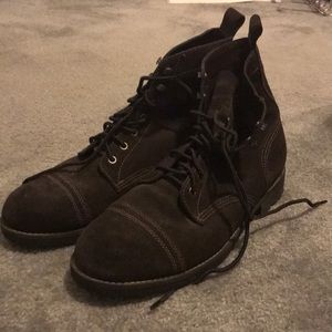 Men’s Brown Suede Boot (SIZE: 11D)